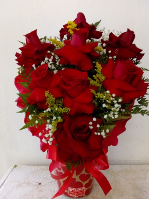 buque com 8 rosas carolas no craft ,tango,folhagens,egipsofila