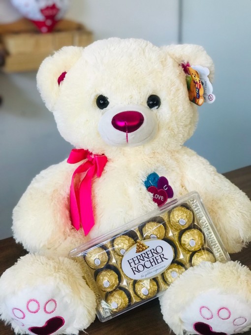Lindo urso médio e antialérgico com chocolate Ferrero Rocher
Cores a escolher. Envie uma mensagem pelo WhatsApp para disponibilidades de cores