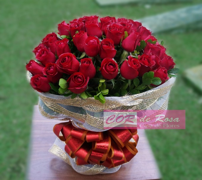 Espiral 50 rosas 
Maravilhoso para surpreender a pessoa amada.