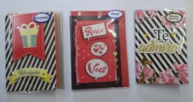 Cartões com mensagem de amor, aniversário, pessoas queridas, etc... Valor unitário.
